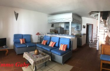 Charmant appartement de 173m² situé en plein centre de Saly, les Pieds dans l’eau. Proche de tous commerces !