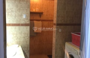 Charmant appartement de 173m² situé en plein centre de Saly, les Pieds dans l’eau. Proche de tous commerces !