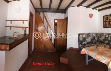 Charmant appartement de 173m² situé en plein centre de Saly, les Pieds dans l’eau. Proche de tous commerces !