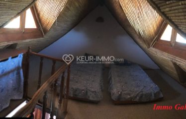 Charmant appartement de 173m² situé en plein centre de Saly, les Pieds dans l’eau. Proche de tous commerces !