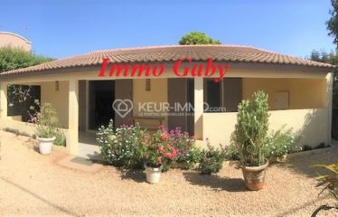Villa située au centre de Saly, proche de la mer et des commerces.