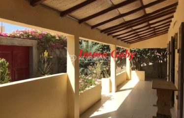 Villa située au centre de Saly, proche de la mer et des commerces.