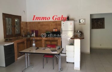 Villa située au centre de Saly, proche de la mer et des commerces.