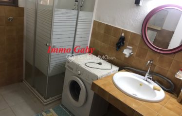 Villa située au centre de Saly, proche de la mer et des commerces.