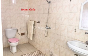 Villa à vendre constituée de 2 appartements, à Saly Niakh-Nikhal.