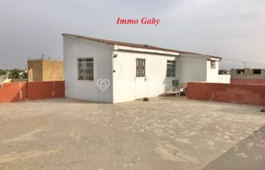 Villa à vendre constituée de 2 appartements, à Saly Niakh-Nikhal.