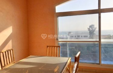 Somone : Immeuble situé à quelques mètres de la plage, Appartements vendus non meublé/ non équipé, piscine collective.