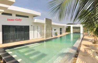 NGUERINE : Villa neuve d’Architecte située dans un Domaine, quartier calme et sécurisé.