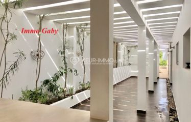 NGUERINE : Villa neuve d’Architecte située dans un Domaine, quartier calme et sécurisé.