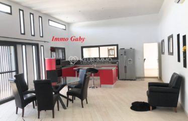 NGUERINE : Villa neuve d’Architecte située dans un Domaine, quartier calme et sécurisé.