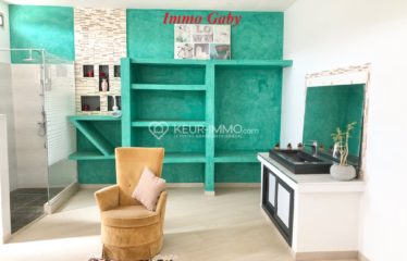 NGUERINE : Villa neuve d’Architecte située dans un Domaine, quartier calme et sécurisé.