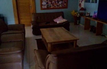 WARANG : Villa à vendre 3 chambres + 4 éléments locatifs proche mer