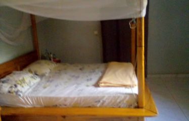 WARANG : Villa à vendre 3 chambres + 4 éléments locatifs proche mer