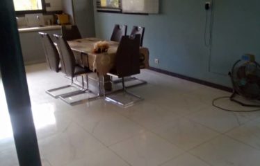 WARANG : Villa à vendre 3 chambres + 4 éléments locatifs proche mer