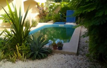 WARANG : Villa à vendre 3 chambres + 4 éléments locatifs proche mer