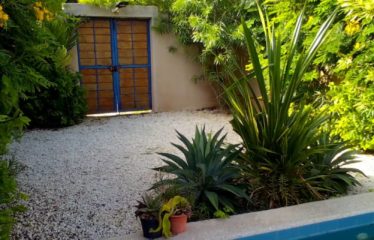 WARANG : Villa à vendre 3 chambres + 4 éléments locatifs proche mer