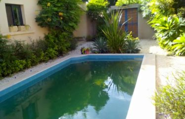 WARANG : Villa à vendre 3 chambres + 4 éléments locatifs proche mer