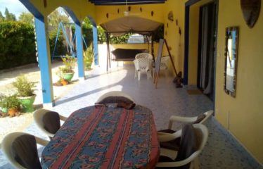 WARANG : Villa à vendre 3 chambres + 4 éléments locatifs proche mer