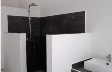 SALY : Villa contemporaine 3 chambres avec piscine proche plages et commerces à vendre