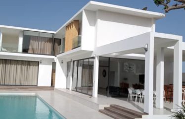 NGUERIGNE : Villa de standing 4 chambres aux grands volumes d’une superficie de 350 m2