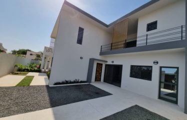 NGAPAROU : Villa contemporaine à vendre (2021)