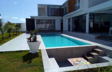 NGUERIGNE : Villa de standing 4 chambres aux grands volumes d’une superficie de 350 m2