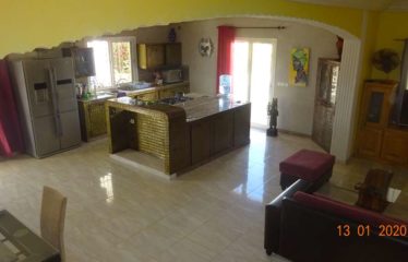 SALY : Somptueuse villa à vendre de 400 m2 avec rapport locatif existant