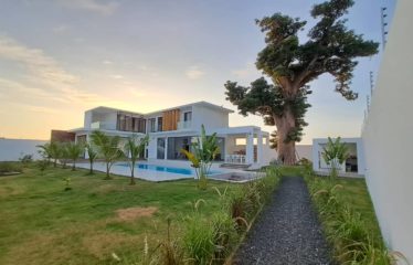 NGUERIGNE : Villa de standing 4 chambres aux grands volumes d’une superficie de 350 m2