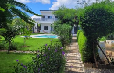 NGAPAROU : Belle villa contemporaine à vendre de 3 chambres