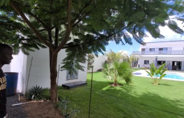 NGAPAROU : Belle villa contemporaine à vendre de 3 chambres