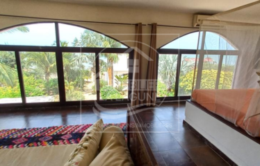 MBOUR : Villa à vendre en 1ere ligne mer