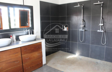 NGUERIGNE : Villa à vendre avec bungalows indépendants