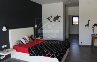 NGUERIGNE : Villa à vendre avec bungalows indépendants