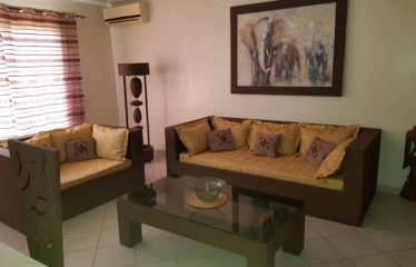 SALY : Ensemble immobilier à vendre comprenant un appartement et une boutique