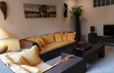 SALY : Ensemble immobilier à vendre comprenant un appartement et une boutique