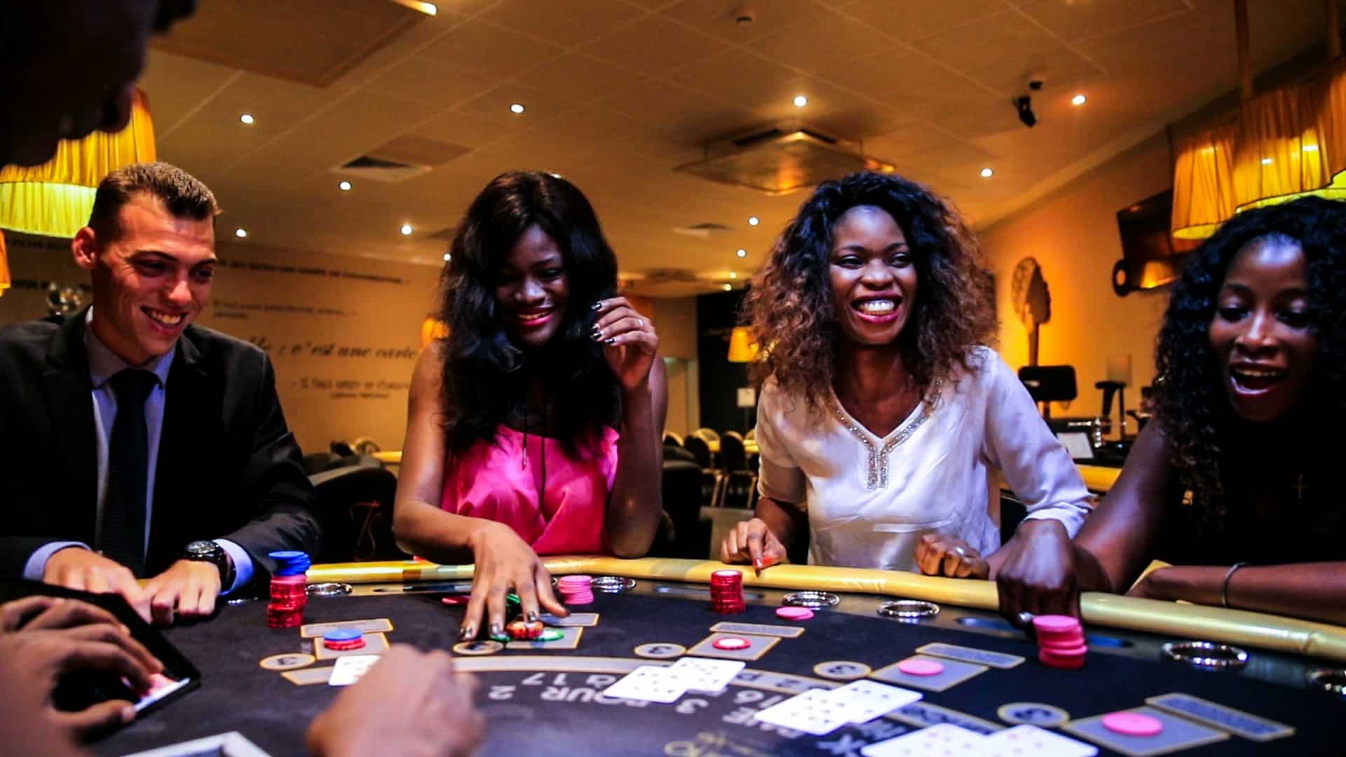 casino terrou saly Touristes jouant au poker au sein du Terrou Casino Saly