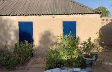 WARANG : Case à vendre de 50 m2 avec dépendance à 200 m de la plage