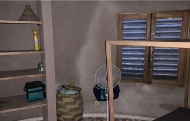 WARANG : Case à vendre de 50 m2 avec dépendance à 200 m de la plage