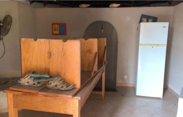 WARANG : Case à vendre de 50 m2 avec dépendance à 200 m de la plage