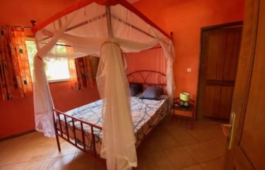 SOMONE : Propriété à vendre de 2 villas piscine et verger