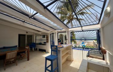 NDAYANE : Charmante villa à vendre « Les pieds dans l’eau »