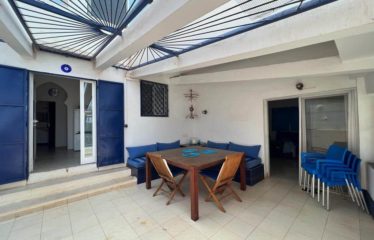 NDAYANE : Charmante villa à vendre « Les pieds dans l’eau »