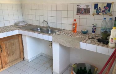 WARANG : Case à vendre de 50 m2 avec dépendance à 200 m de la plage