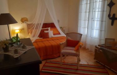 NGAPAROU : Villa 3 chambres à vendre bord de mer au cachet unique