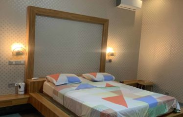 SINTHIANE : Villa contemporaine 4 chambres à louer dont un studio