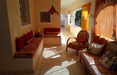 NGAPAROU : Villa 3 chambres à vendre bord de mer au cachet unique