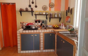 NGAPAROU : Villa 3 chambres à vendre bord de mer au cachet unique