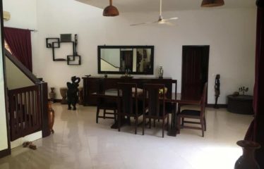 Nianing  : Grande maison de 335m2 à vendre piscine sur 2800 m2