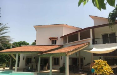 Nianing  : Grande maison de 335m2 à vendre piscine sur 2800 m2