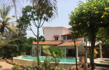 Nianing  : Grande maison de 335m2 à vendre piscine sur 2800 m2